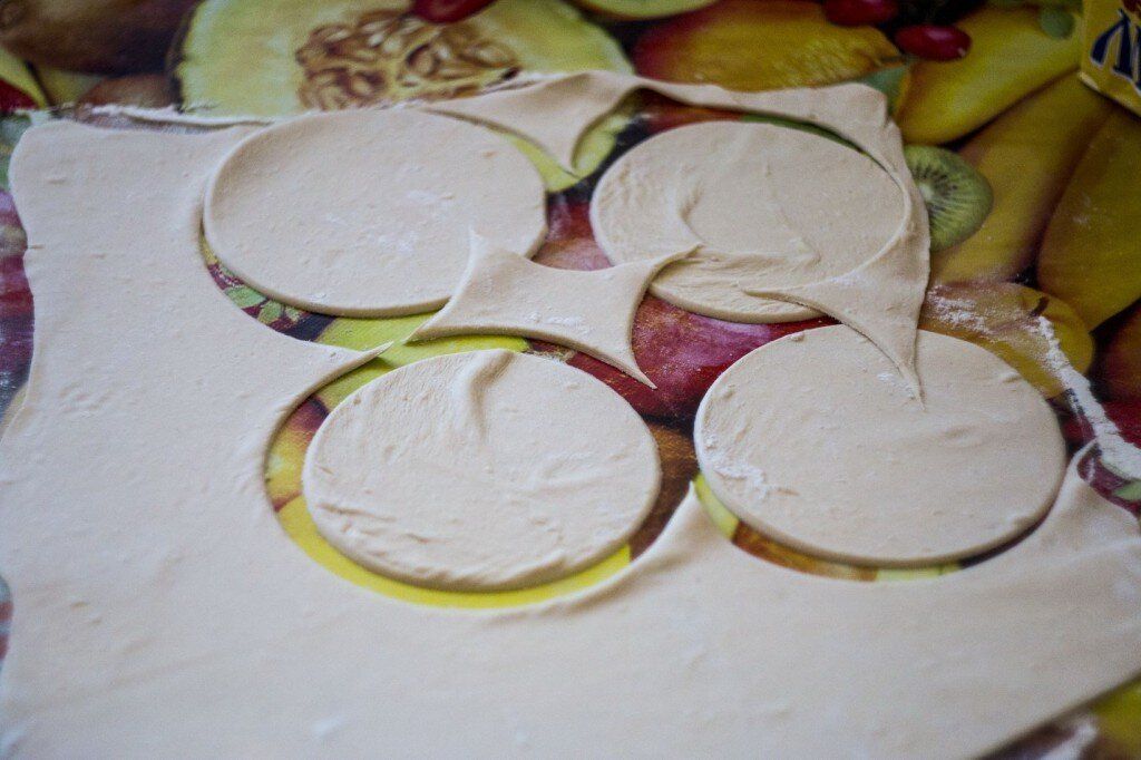 Пирожки из слоеного теста