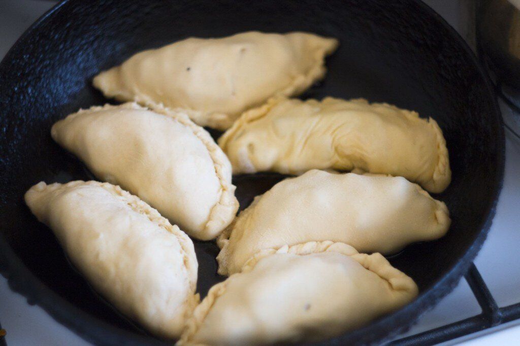 Пирожки из слоеного теста