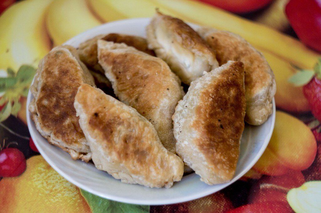 Овощные пирожки из слоеного теста