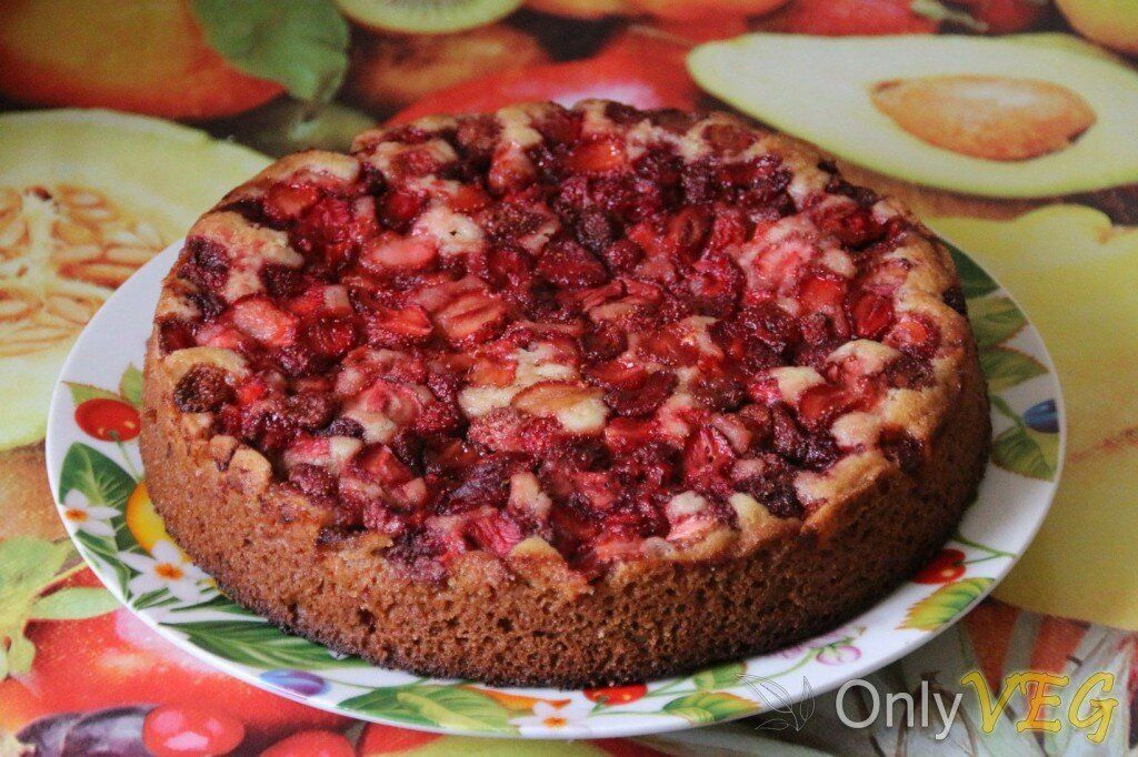 Пирог с клубникой