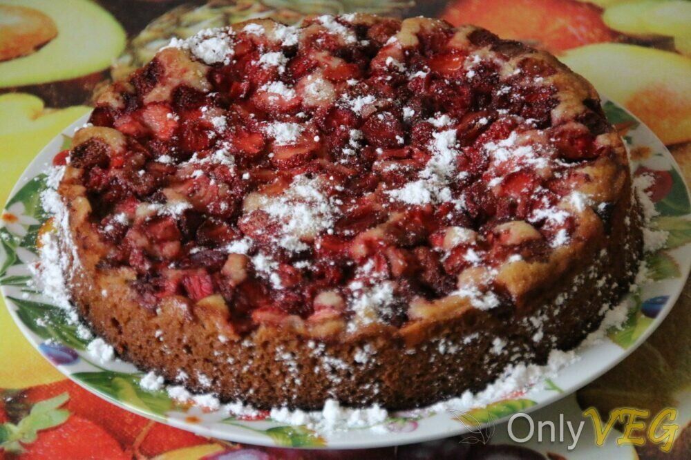 пирог с клубникой