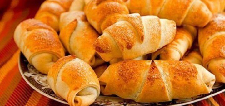 Рогалики с вареной сгущенкой и орешками