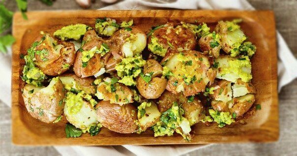 Молодой картофель с соусом из авокадо Молодой картофель с соусом из авокадо