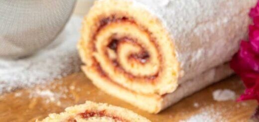 Клубничный рулет