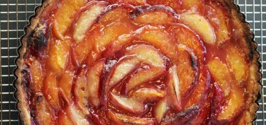 Сливово-персиковый пирог