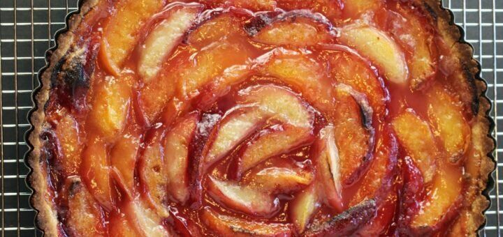 Сливово-персиковый пирог