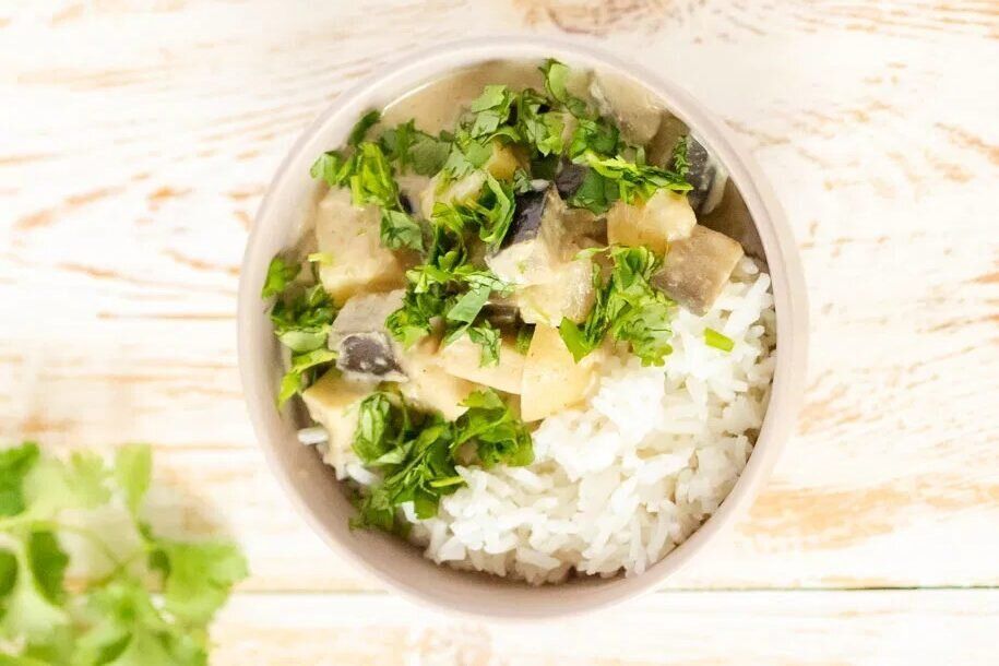 Зеленый карри с баклажаном