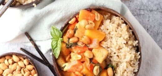 Тыквенный карри с арахисом