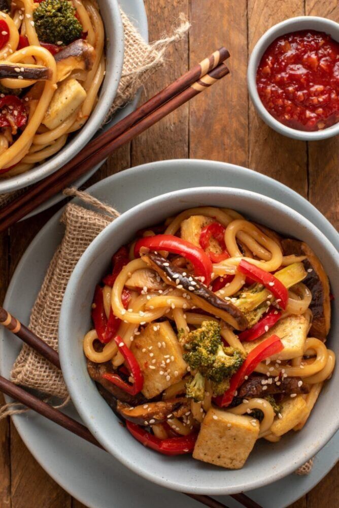 Лапша с овощами и тофу