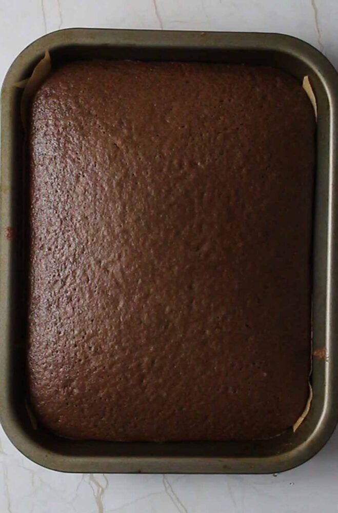 Шоколадный бисквит с глазурью 