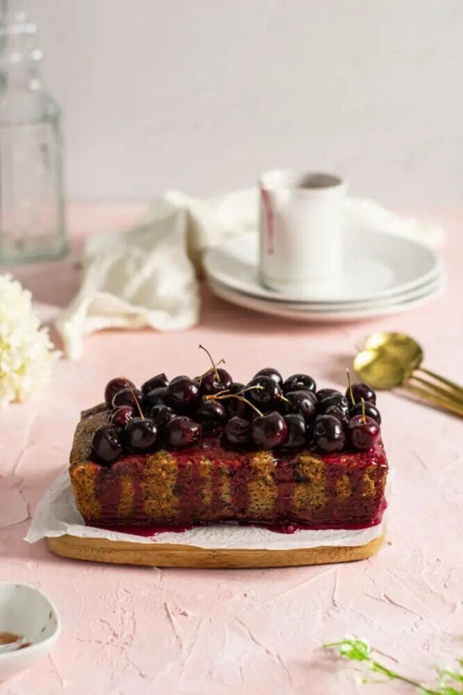 Маковый кекс с вишней