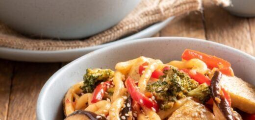 Лапша с овощами и тофу