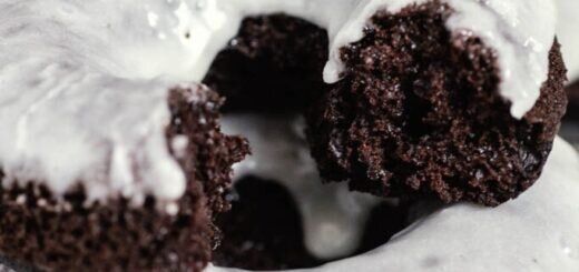 Шоколадные пончики с глазурью