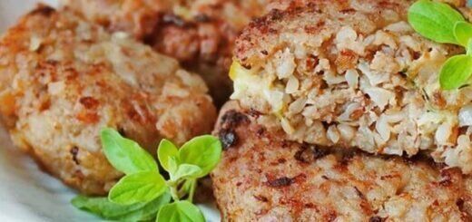 Гречневые котлеты с соусом