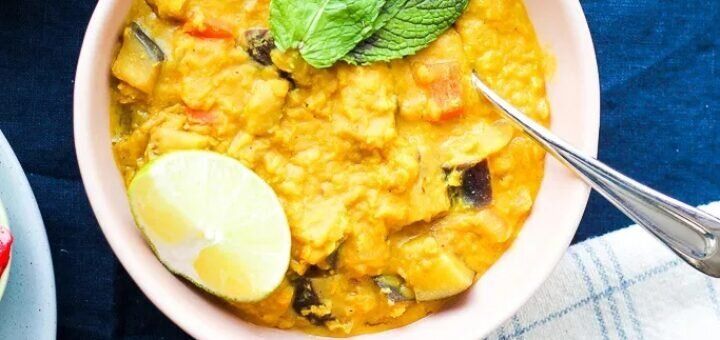 Чечевичный дал с баклажаном