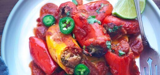 Перец, фаршированный киноа и фасолью