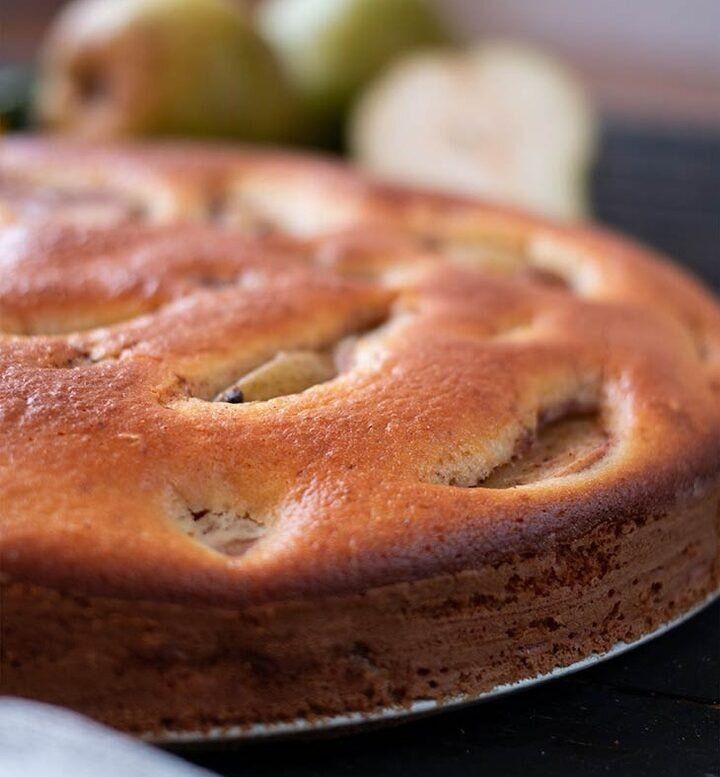 Грушевая шарлотка