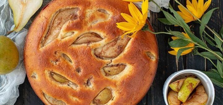 Грушевая шарлотка