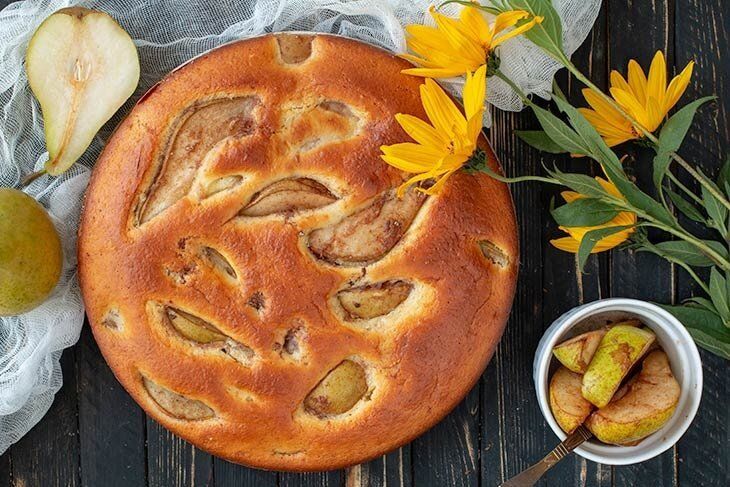 Грушевая шарлотка